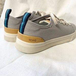 TOMS travel lite sneaker size 8 women